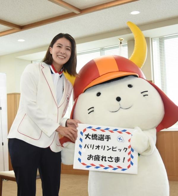 大橋悠依さんとひこにゃん