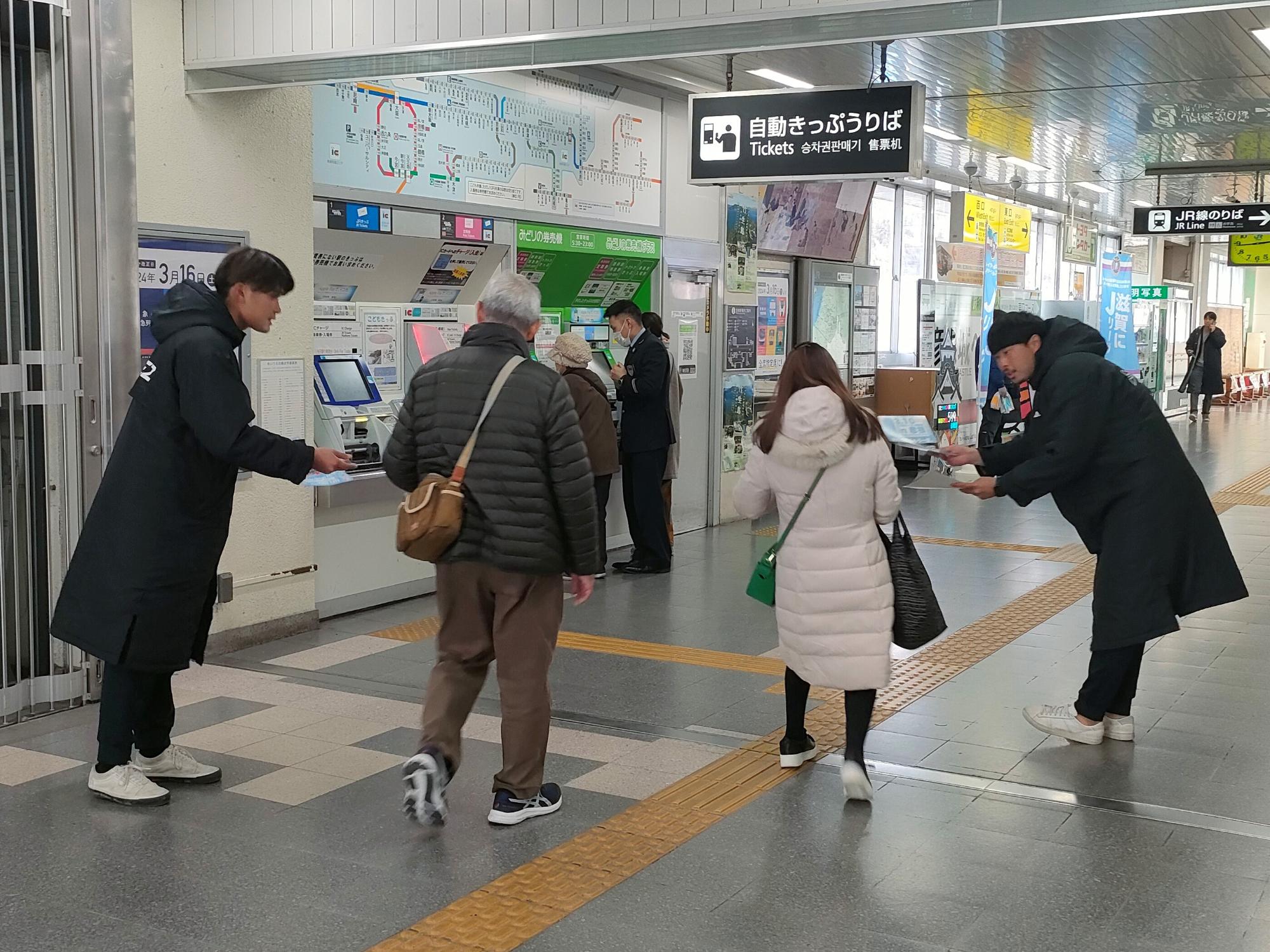 J誘致ビラ配り1