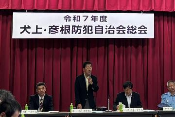 挨拶している様子
