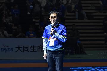 挨拶している様子