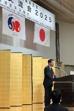 挨拶している様子