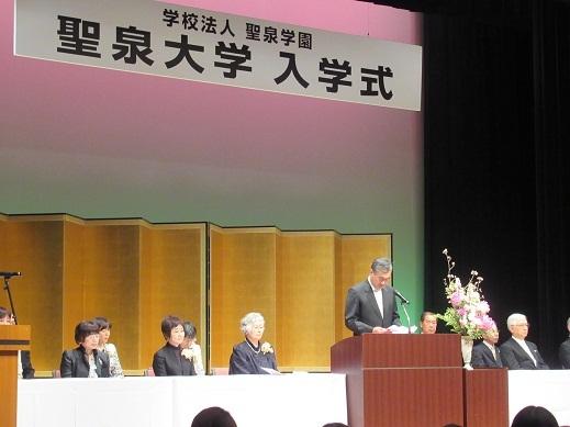 祝辞を述べる市長の写真