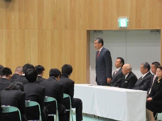 彦根総合高等学校入学式で挨拶をする市長の写真