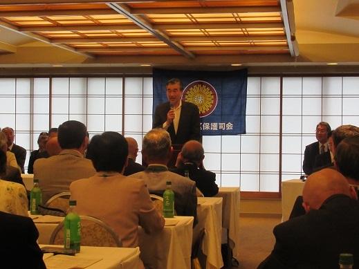 彦根保護区保護司会年次総会であいさつをしている市長の写真