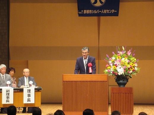 彦根市シルバー人材センター平成29年度定時総会で挨拶をしている市長の写真