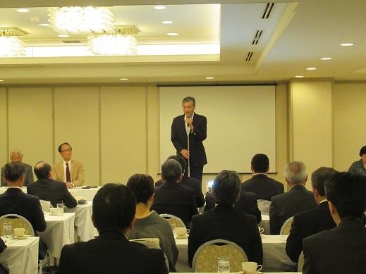近江ツーリズムボード平成29年度定時総会で挨拶をしている市長の写真