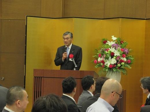 彦根商業開発協同組合通常総会で挨拶をしている市長の写真