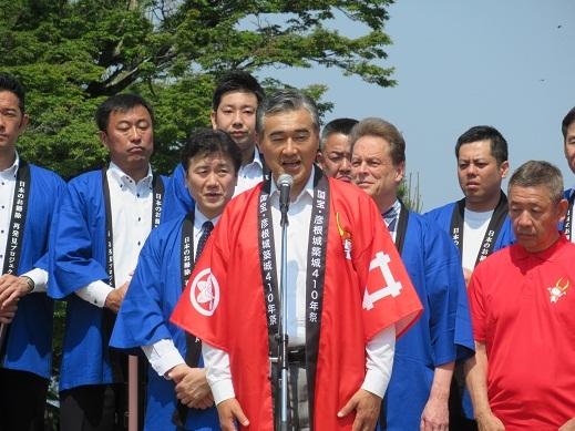 イベントで挨拶をしている市長の写真
