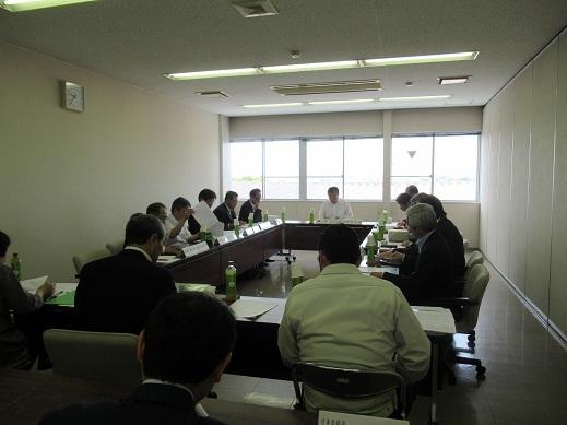 「株主総会および取締役会」の様子の写真