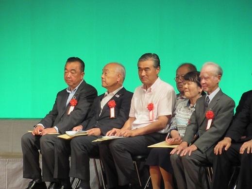 ステージ上の来賓の方々の写真