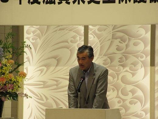 滋賀県更生保護協力雇用主会連合会総会であいさつをしている市長の写真