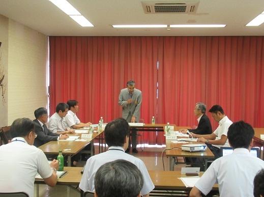 第1回空家等対策計画推進協議会であいさつをしている市長の写真