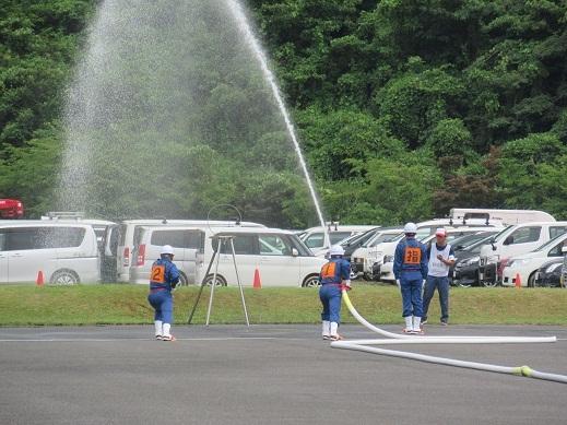 放水訓練をしている写真