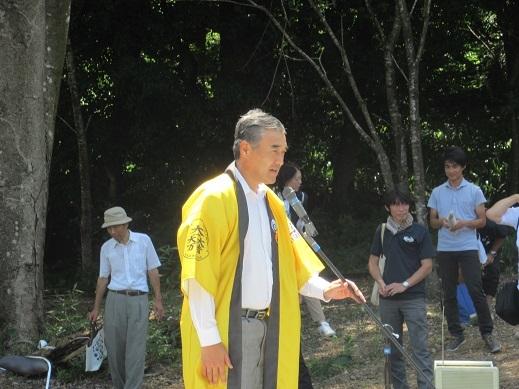三成会議で挨拶をしている市長の写真