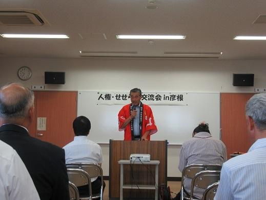 2017人権・せせらぎ交流会in彦根で挨拶をしている市長を後方からとった写真