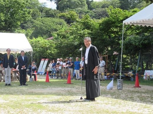 開会式で挨拶をしている市長の写真