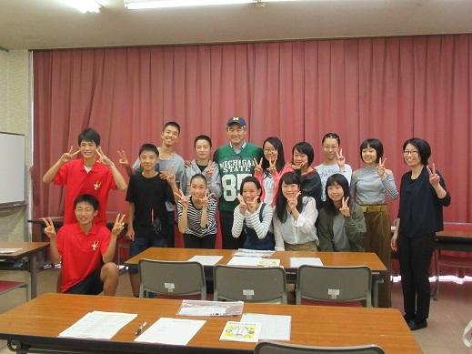 派遣団員となられた中学生の皆様との記念写真