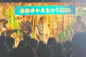 挨拶している様子
