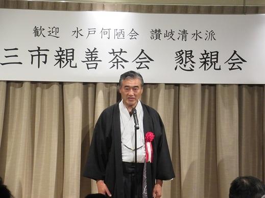 懇親会であいさつをしている市長の写真