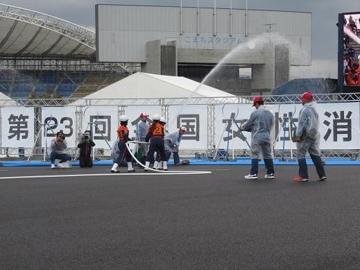 放水訓練をしている写真