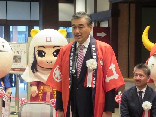 開会式で挨拶をしている市長の写真
