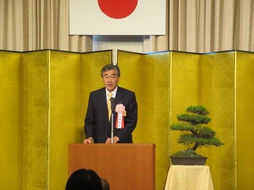 平成29年度納税表彰式ならびに感謝状贈呈式で挨拶をしている市長の写真