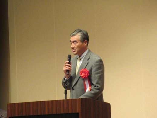 第33回健康のつどい講演会であいさつしている市長の写真