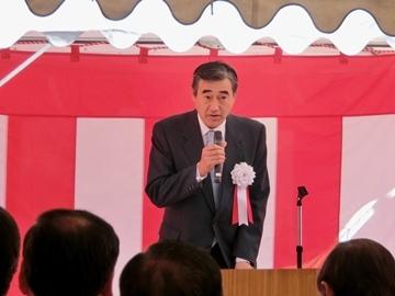 起工式で挨拶をしている市長の写真