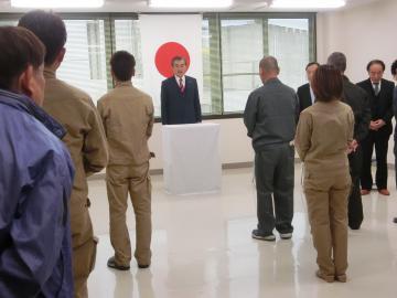 事業公社での仕事始め式の様子の写真