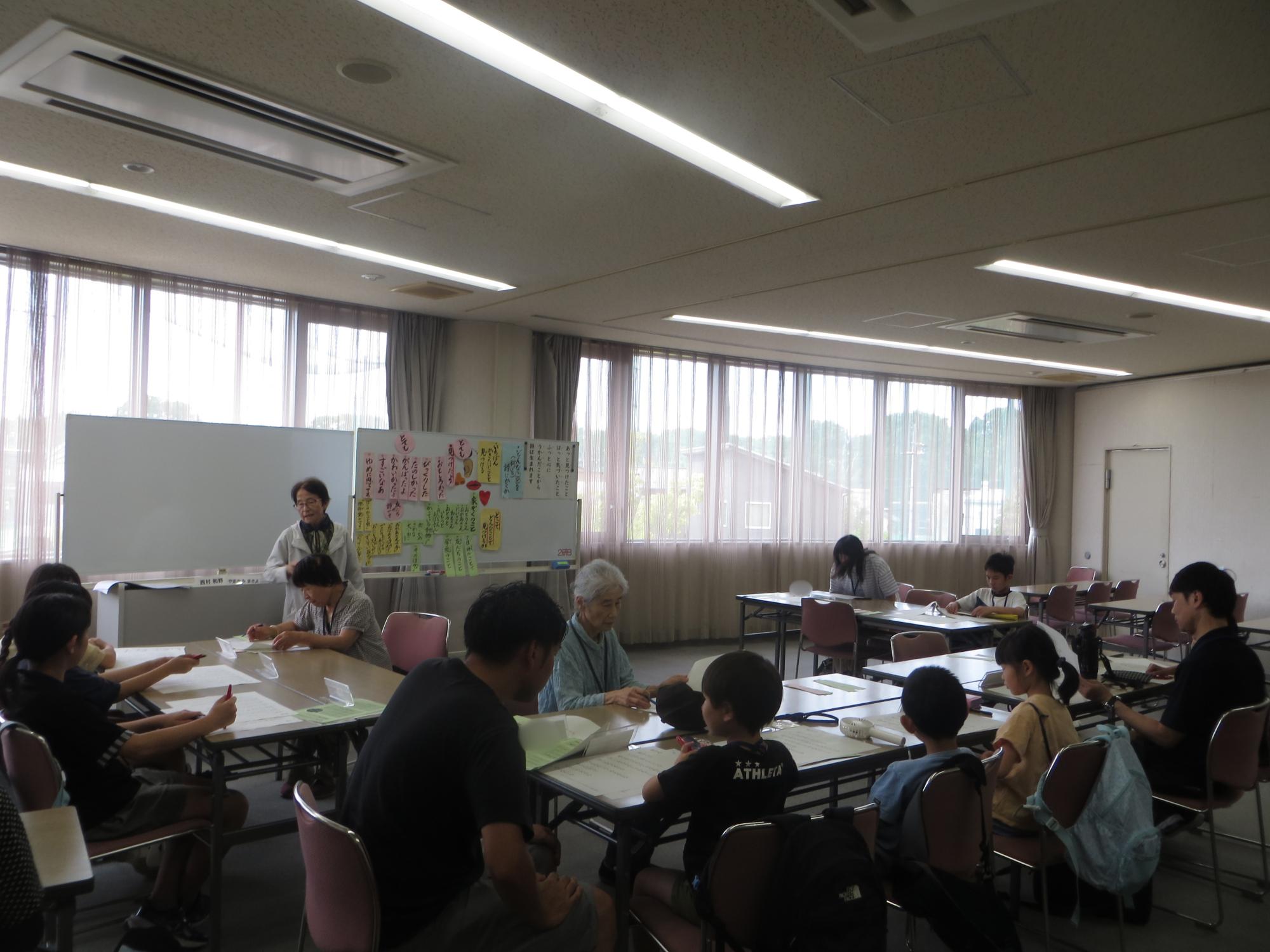 R8年度「夏休み文芸ワークショップ」詩部門の様子