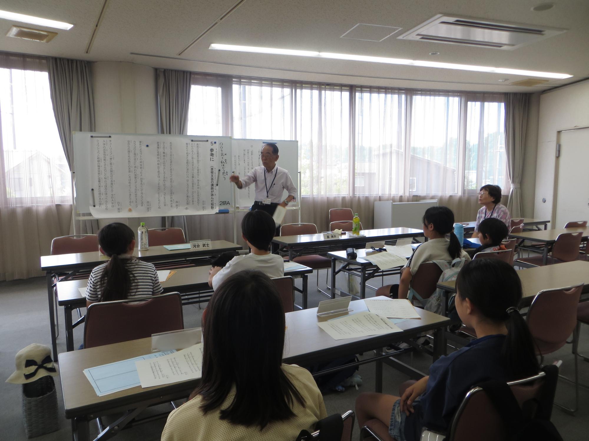 R8年度「夏休み文芸ワークショップ」短歌部門の様子