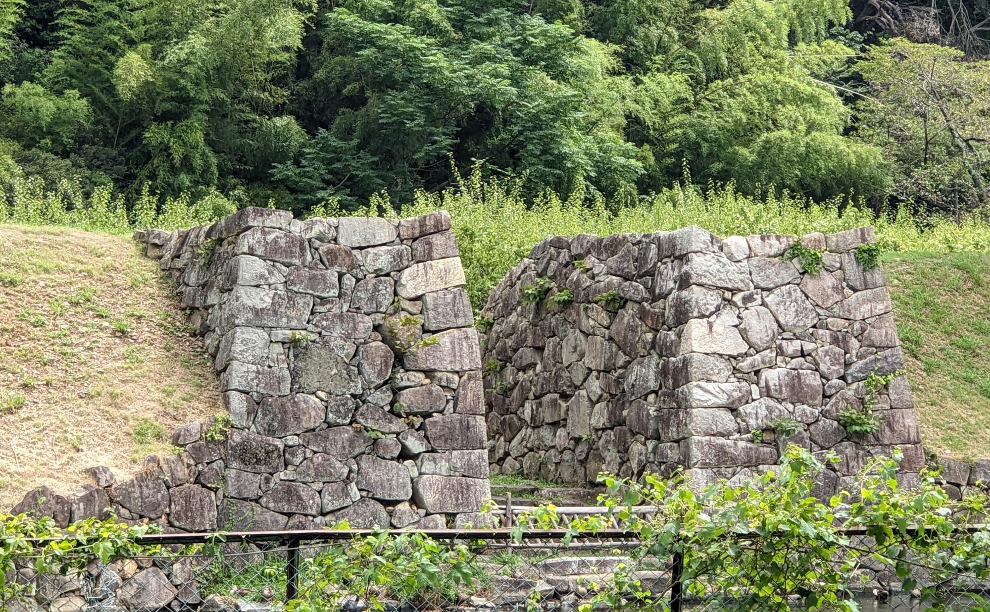 崩落前の米蔵水門石垣の写真