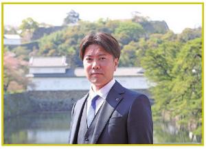 彦根城を後ろにした近影写真