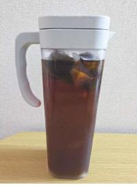 ピッチャーに入ったお茶の画像