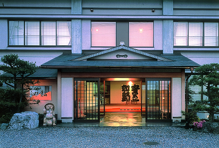 双葉荘店舗の外観写真