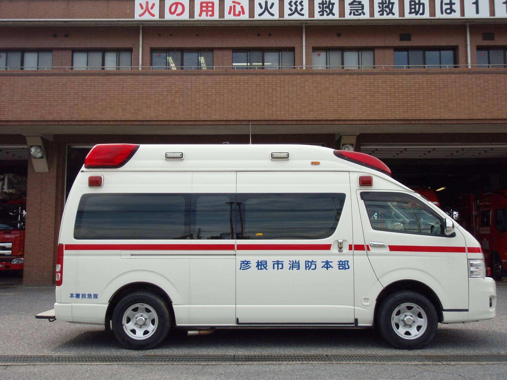 救急自動車運転席側