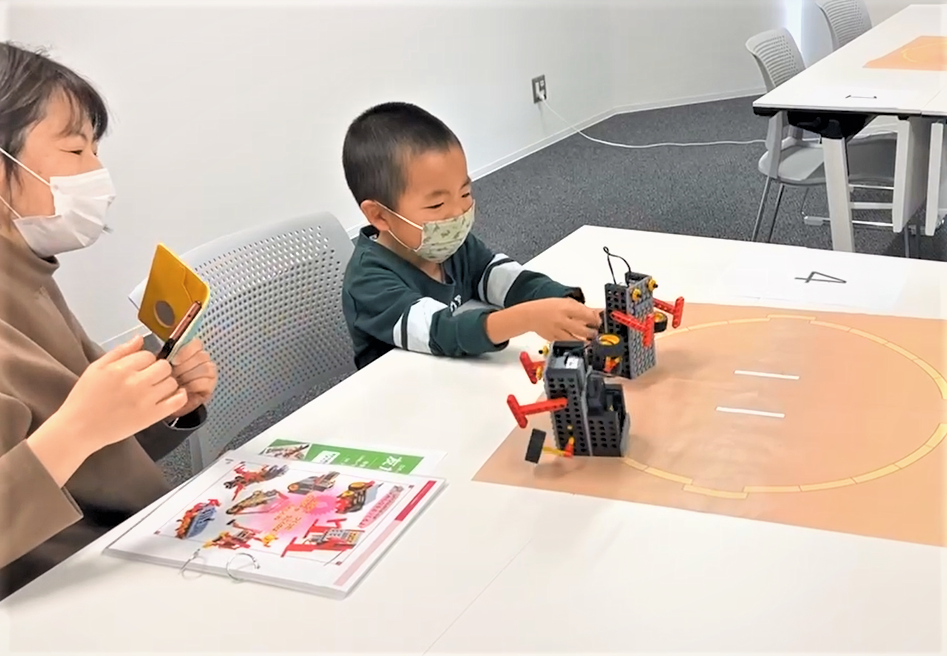 ロボット製作体験の様子