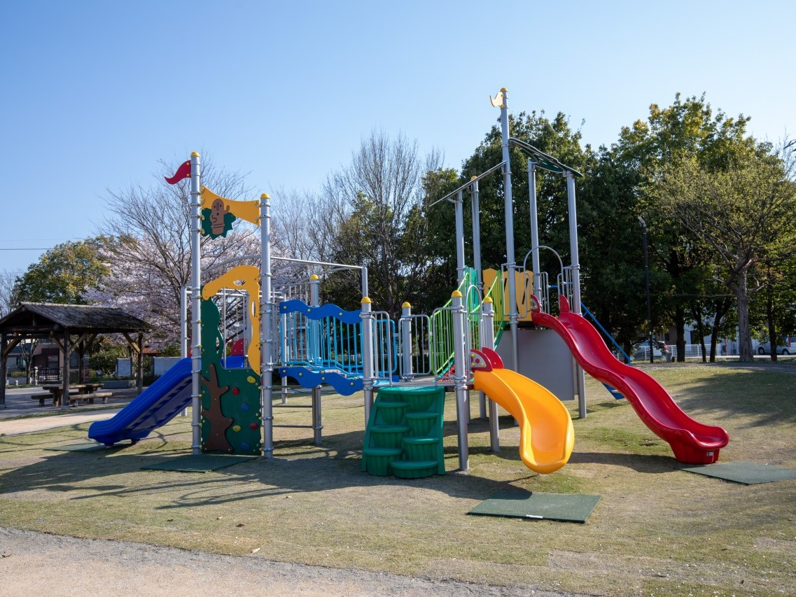 複合遊具の写真