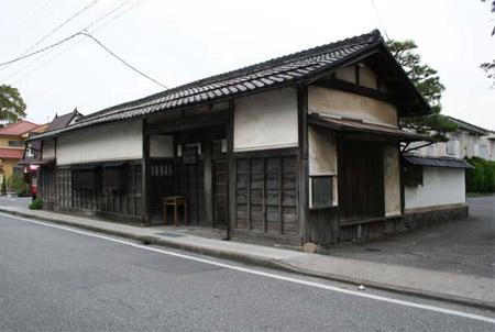 旧鈴木屋敷長屋門の外観写真