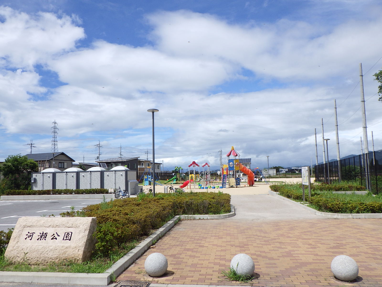 河瀬公園のエントランス広場の写真