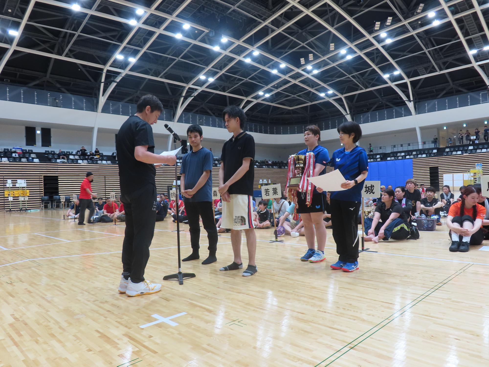 表彰式の様子の写真