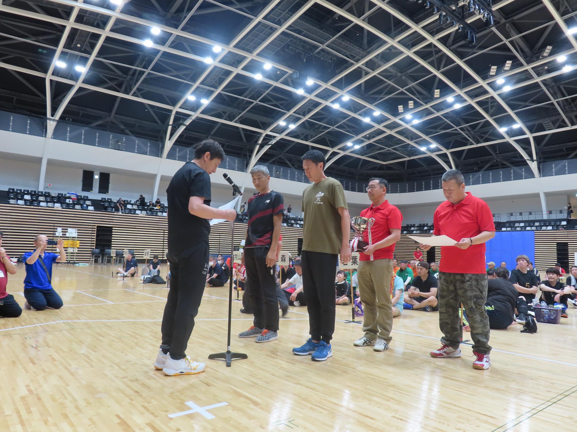 表彰式の様子の写真