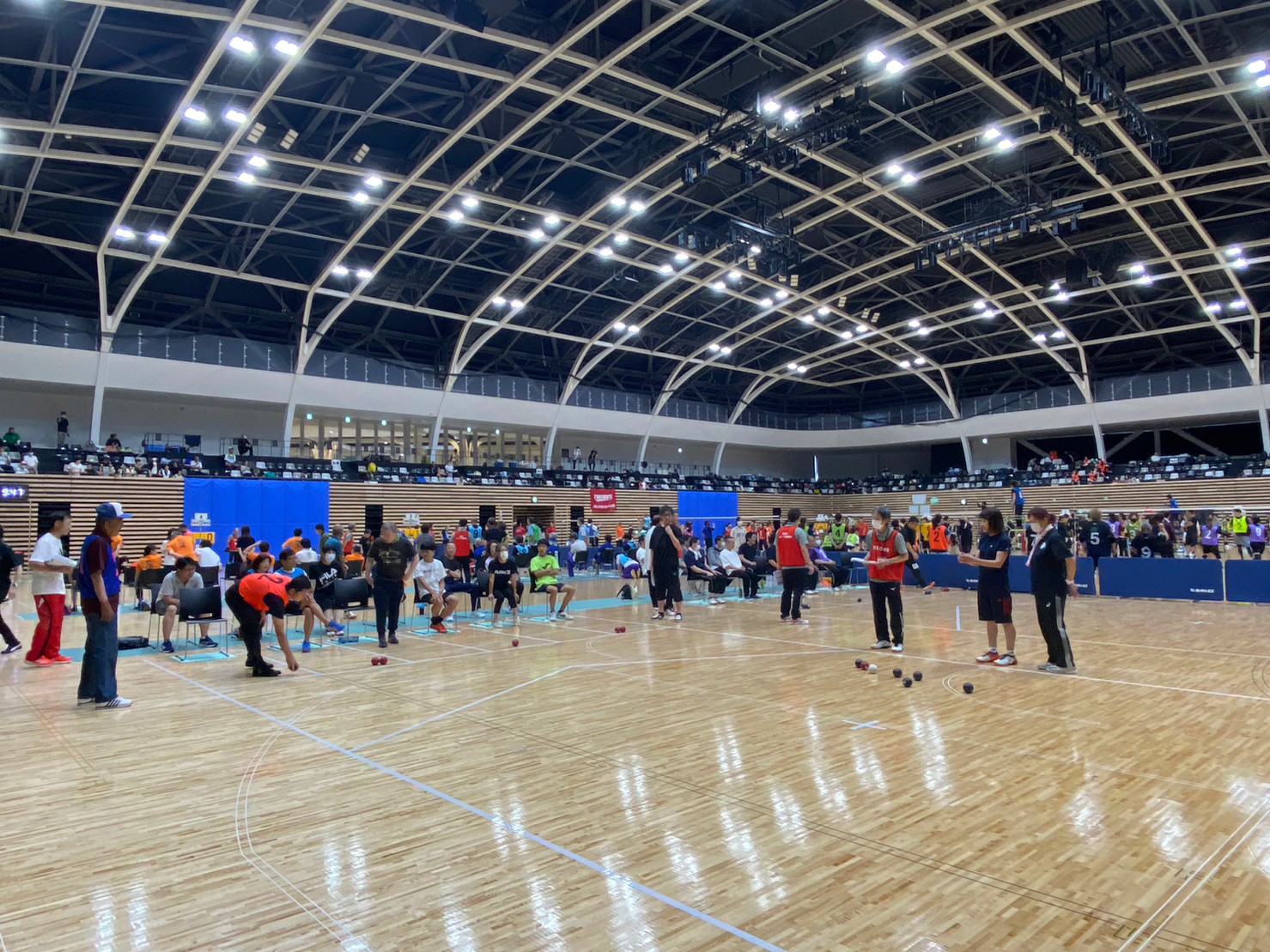 ボッチャをしている様子の写真