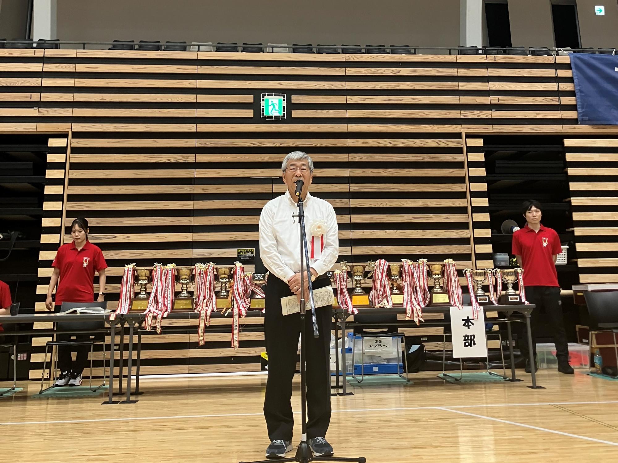 副市長が挨拶をしている様子の写真