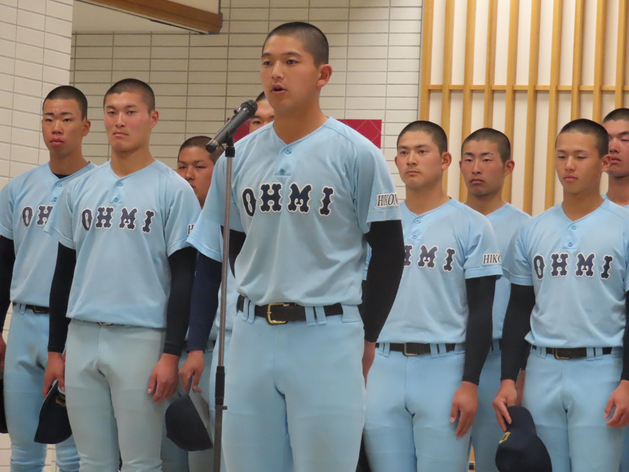 野球部主将の杉本選手の決意の言葉の様子