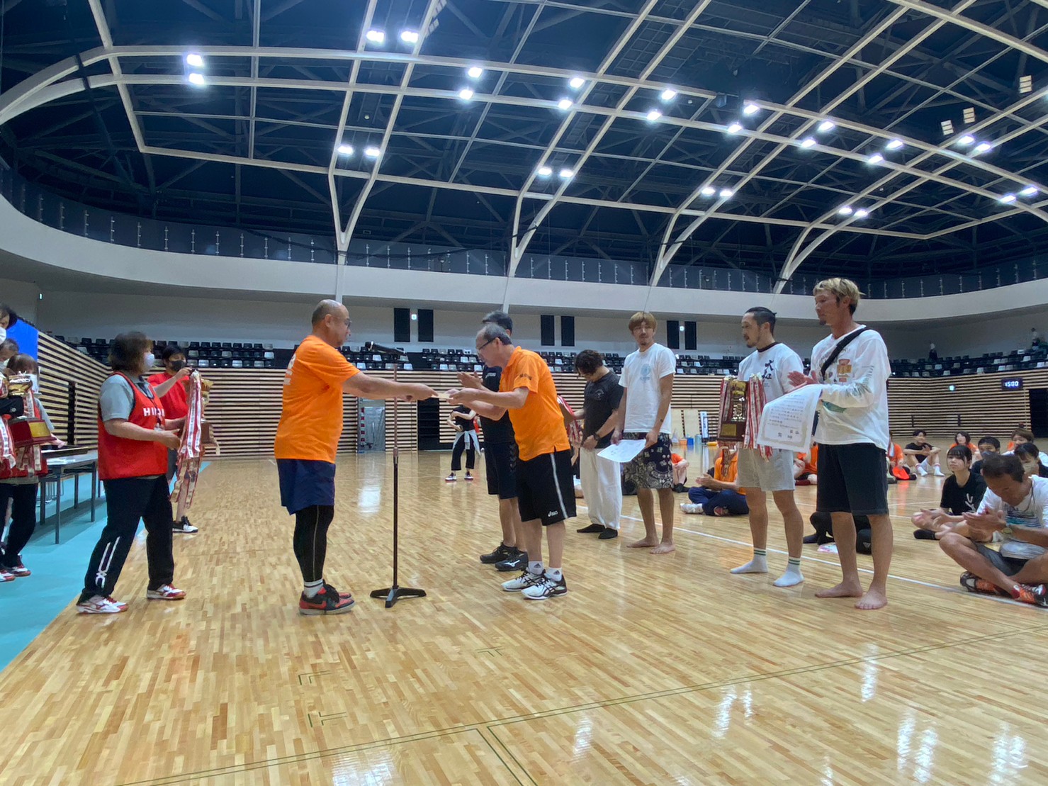 表彰式の様子の写真