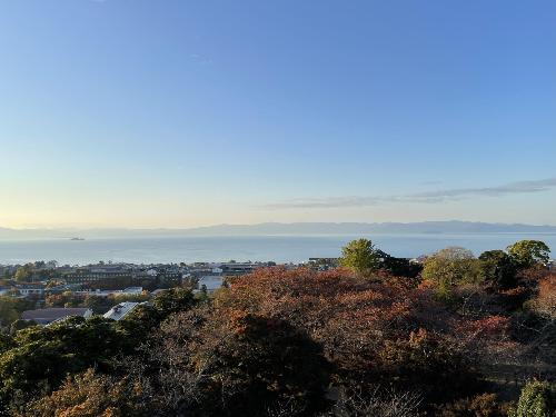 彦根城から見た琵琶湖・湖西の山並み・市街地・多景島