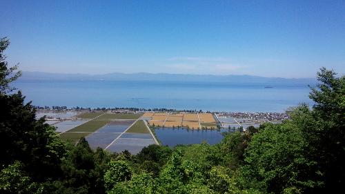 荒神山から見た琵琶湖・多景島・比良山地・田園・曽根沼・湖西の山並み
