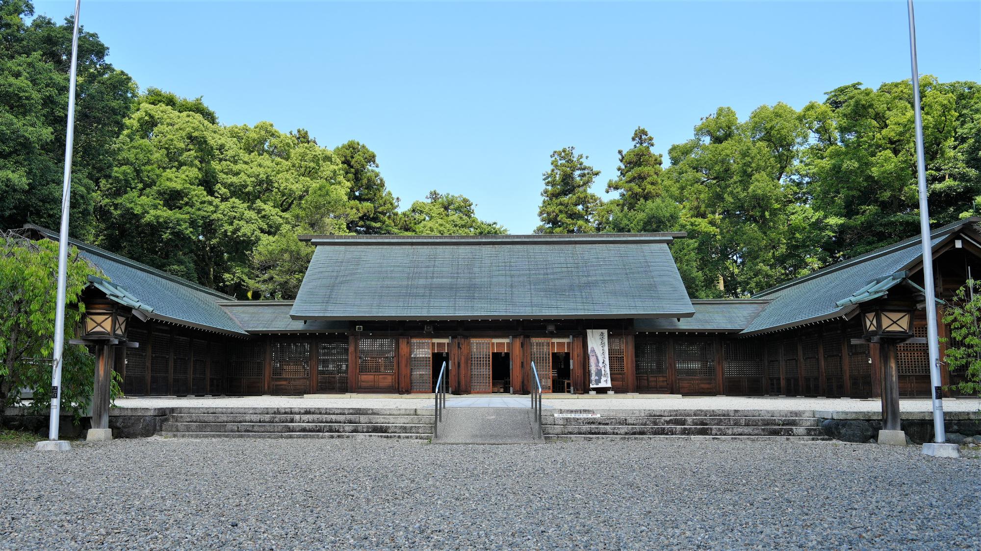 護国神社正面