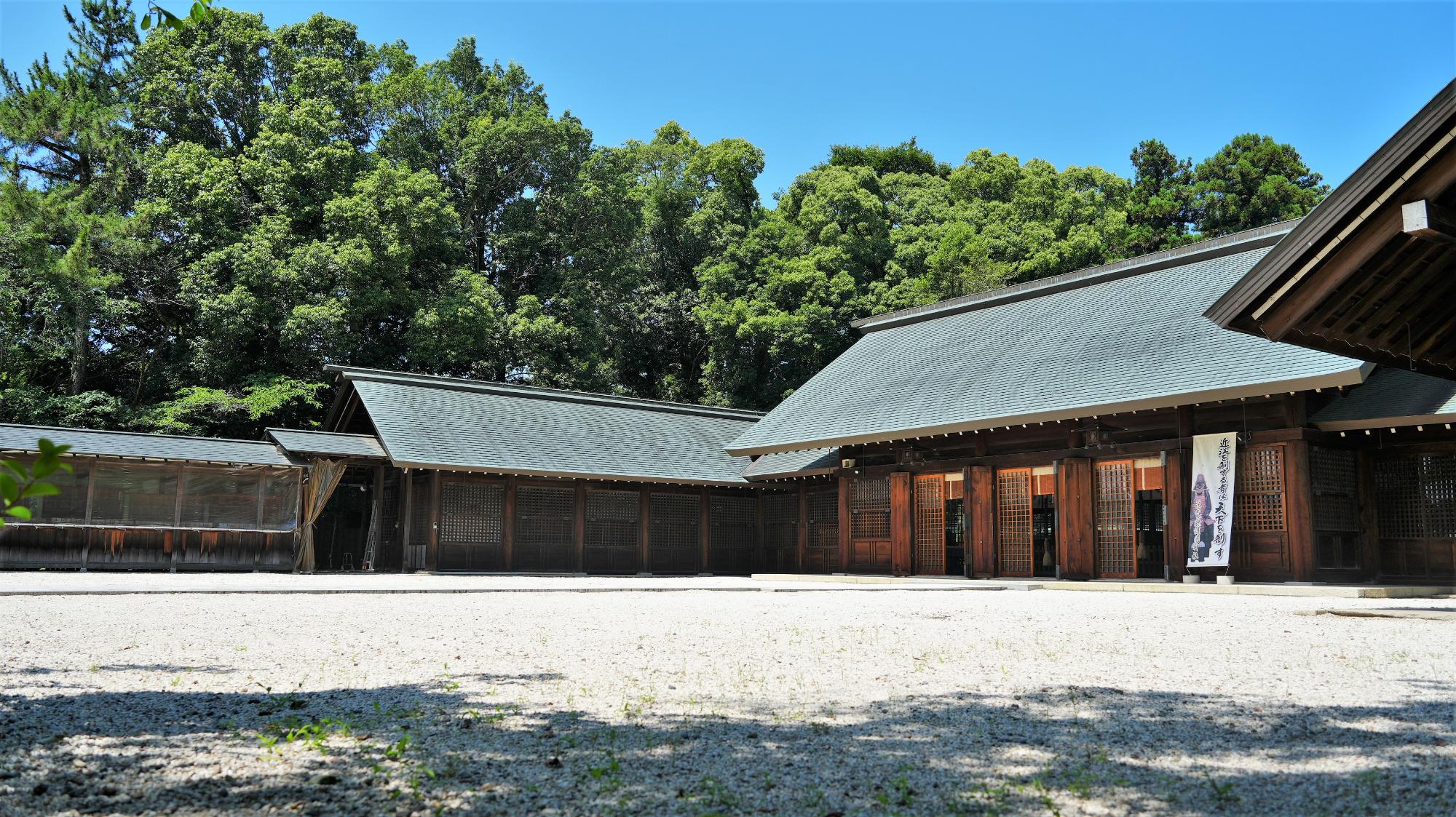 護国神社左側